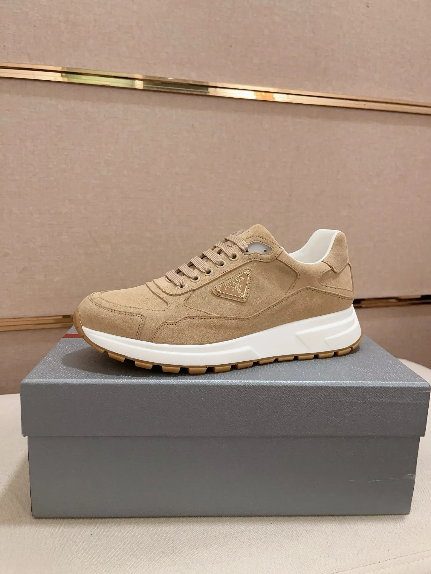 Men's shoes 💰 580💰 ✔️✔️✔️High-quality new PRADA counters are launched simultaneously. The new men's shoes and 😘 fabrics are made of selected first-layer cowhide with superb craftsmanship. Lining: Full cowhide lining. 👍🏿 High-end ☄️ air-cushion molded anti-slip rubber outsole, exquisite lines, simple and elegant, comfortable and high-end for leisure travel. Code number: 38 to 45 (can be customized to 46 to 47, non-refundable)